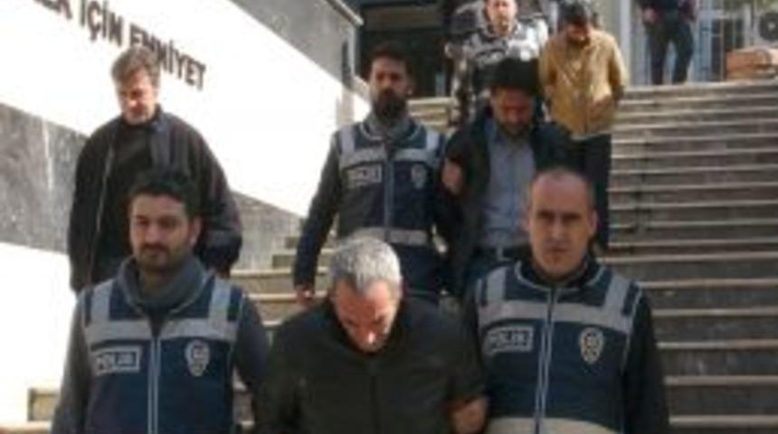 Sahte Polisler G&uuml;venlik Kamerasında