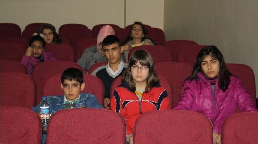 Polis &Ccedil;ocuklarına &lsquo;&ccedil;anakkale 1915&rsquo; Filmi G&ouml;sterildi