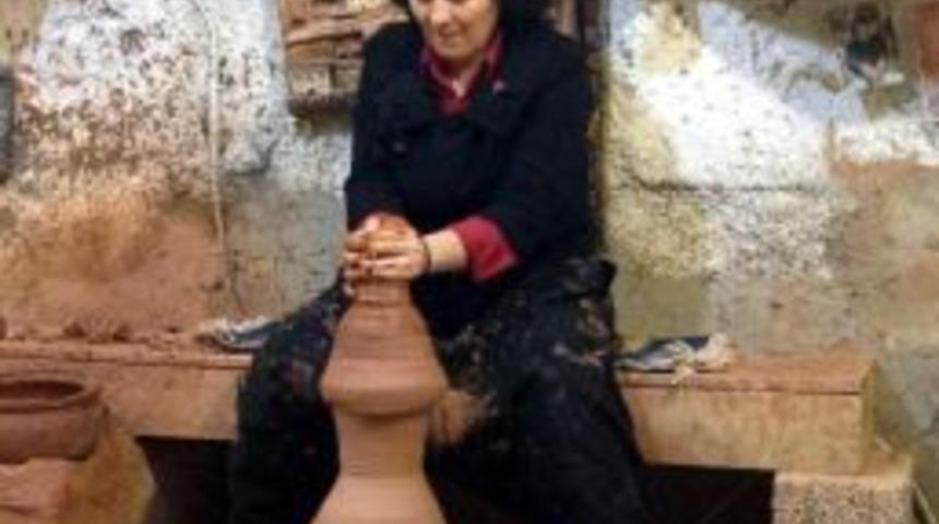 Chp&rsquo;li Dokuzcan Nevşehir&rsquo;de &Ccedil;anak Tezgahına Oturdu