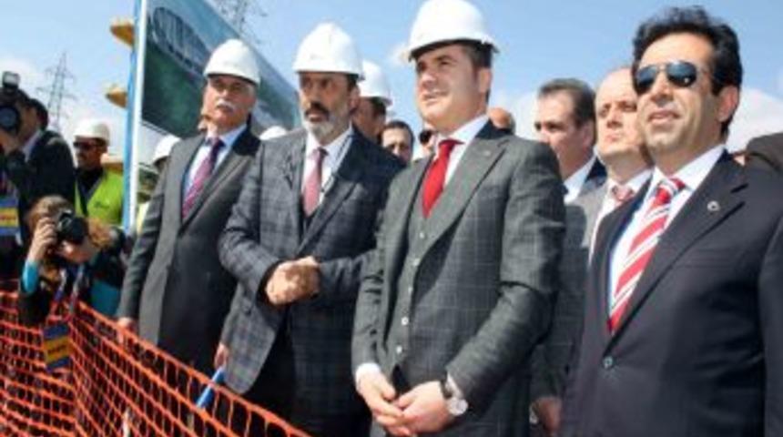 Stat Inşaatında &Ccedil;alışan Iş&ccedil;iler Bakan Kılı&ccedil;'ın Keyfini Yerine Getirdi