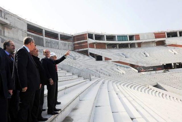 Timsah Arena'nın Kaplaması Başladı