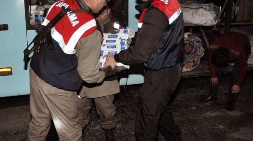 Otob&uuml;s&uuml;n Bagajından Ka&ccedil;ak Sigara &Ccedil;ıktı