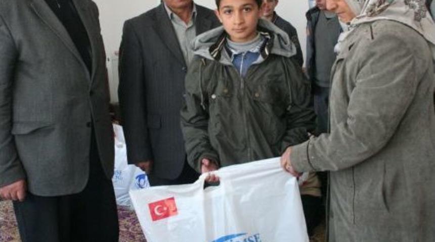İhtiya&ccedil; Sahibi &Ouml;ğrencilere Giyecek Yardımı