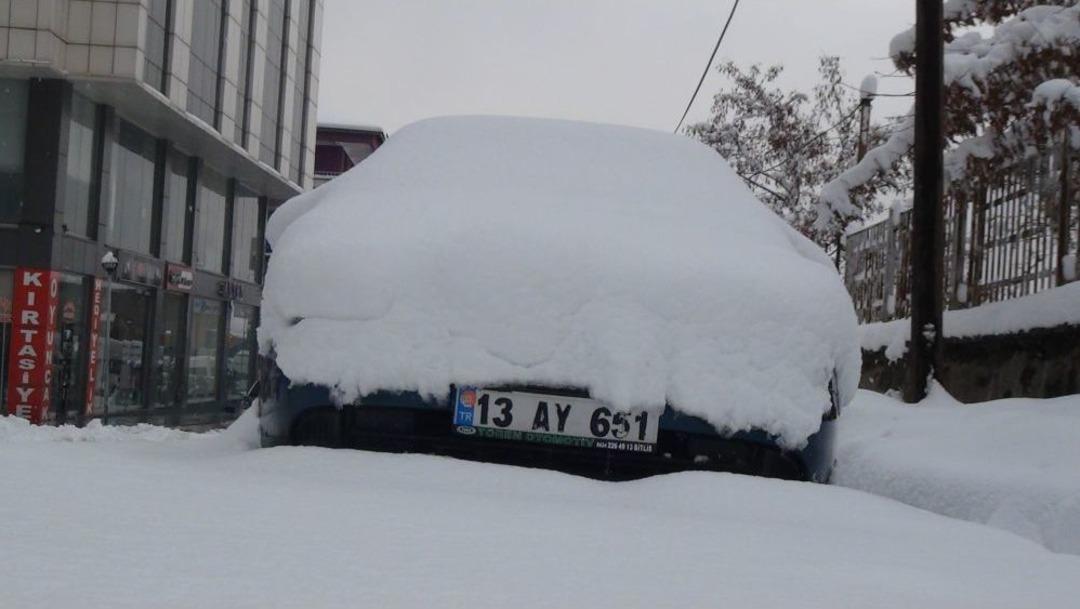 Bitlis&rsquo;te Mart Kapıdan Baktırdı