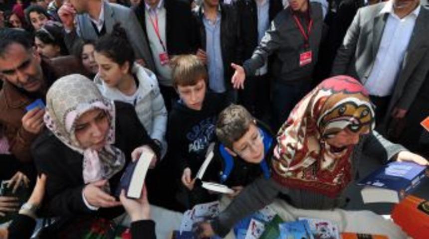 Peygamber Sevgisi, 3 Kilometre Kuyruk Oluşturdu