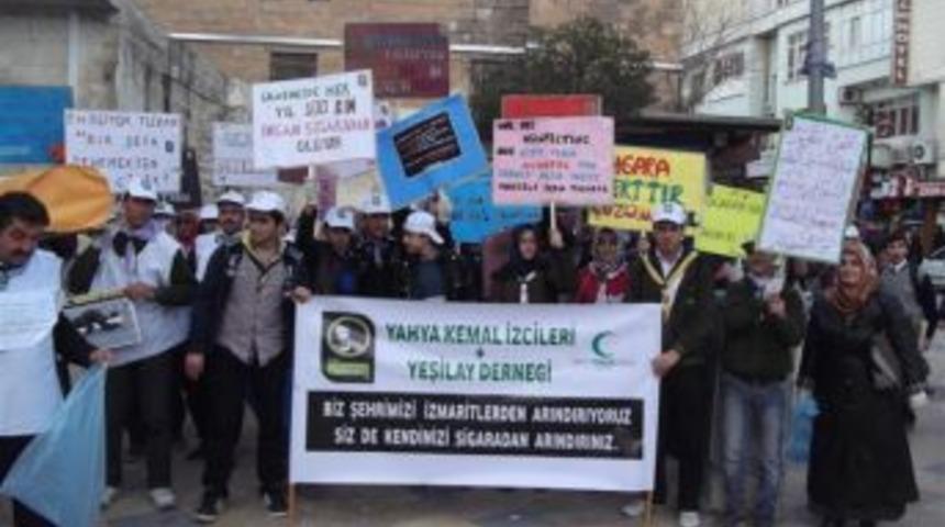 &Ouml;ğrencilerden &lsquo;sigara tabutlu&rsquo; eylem