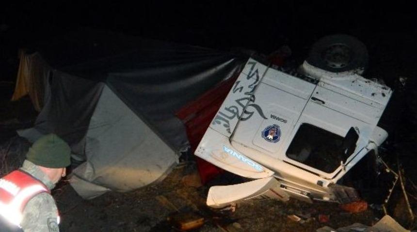 İran'dan G&uuml;rcistan'a Giden Tır Posof'ta Kaza Yaptı: 1 &Ouml;l&uuml;, 1 Yaralı