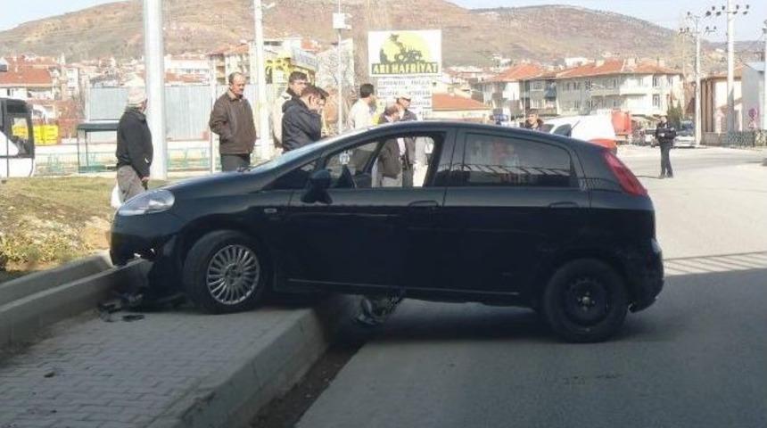 Boz&uuml;y&uuml;k'te Trafik Kazası, 1 Yaralı