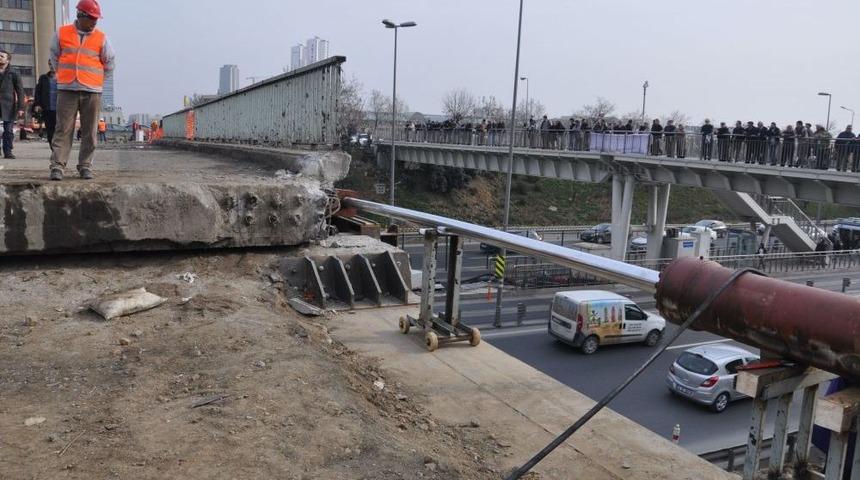 40 Yıllık K&ouml;pr&uuml; Trafiği Aksatmadan Yıkılıyor