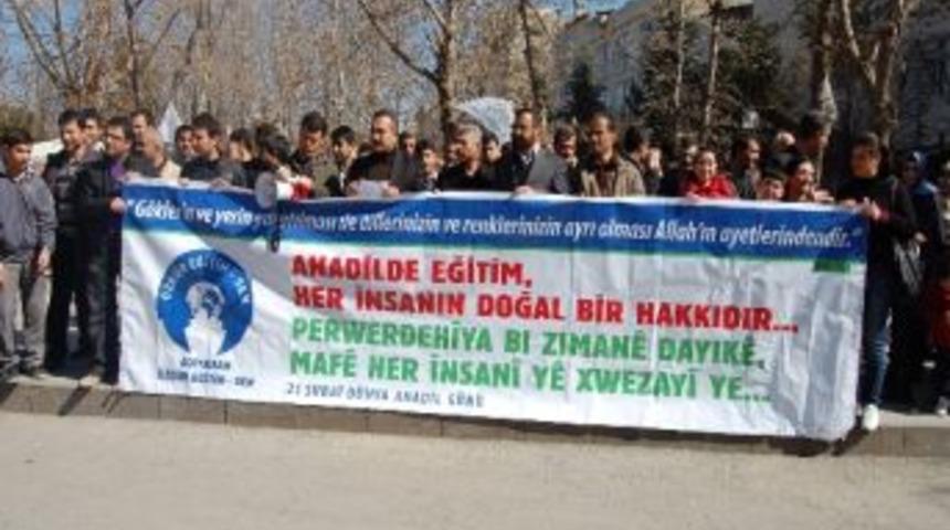 Stk’lar Pankartın Yırtılmasına Tepki Gösterdi