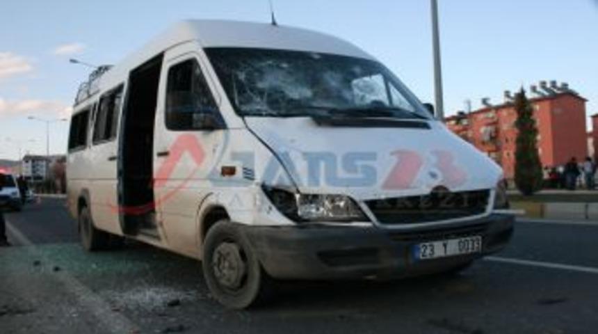 &Ouml;fkeli Vatandaşlar &Ccedil;ocuğa &Ccedil;arpan Araca saldırdı