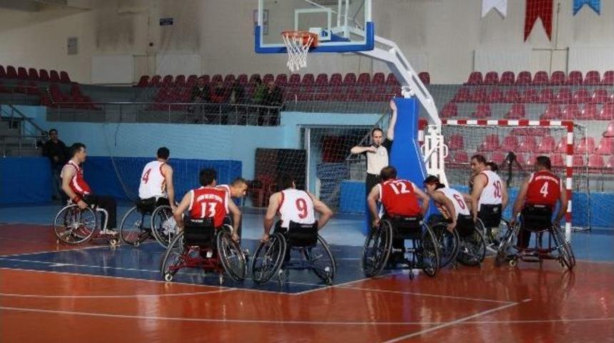 Tekerlekli Sandalye Galibiyet Serisini S&uuml;rd&uuml;rd&uuml;