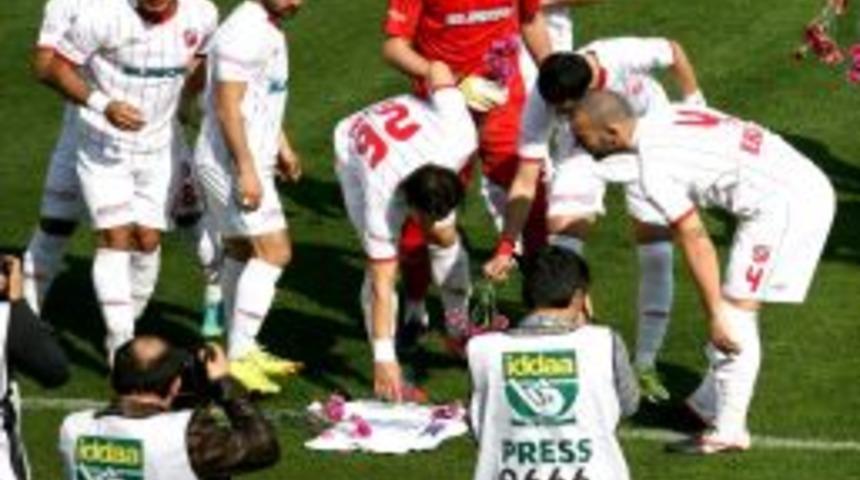 Adana Demirspor Camiası &lsquo;Mavi &Ccedil;ocuk&rsquo; Ali Utku&rsquo;yu Unutmadı