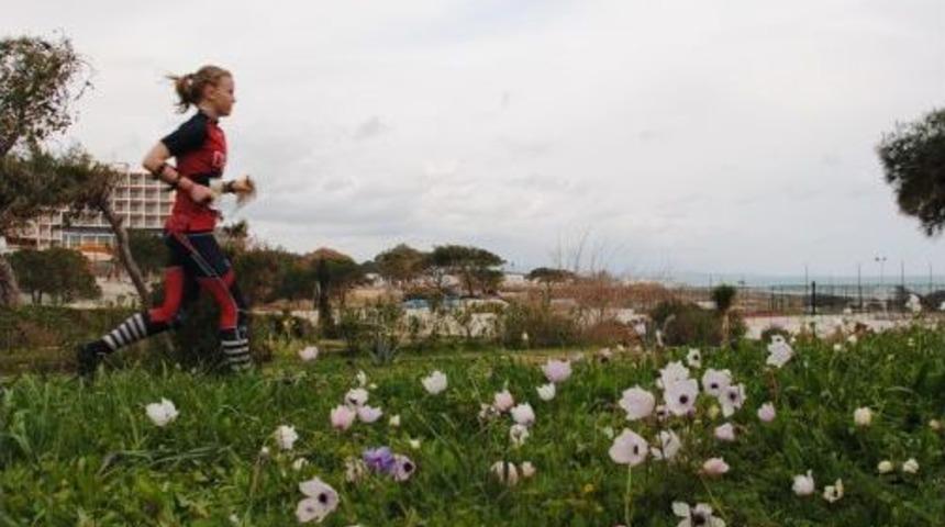 Dağ Laleleri Titreyeng&ouml;l'de Ilkbahar Sevinci Yaşattı