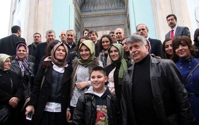 Arınç, Seçim Bölgesi Bursa’da Davutoğlu’na Cami Ve Türbeleri Gezdirdi