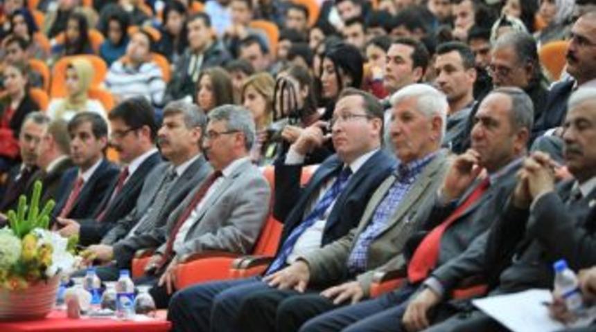Batman &Uuml;niversitesi'nde 'S&uuml;ryani Toplumu Ve Kimlik Sorunu' Ele Alındı
