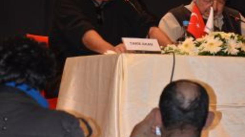 Tarık Akan: Sanat Muhafazak&acirc;r Olamaz, Inancı Politikadan &Ccedil;ekin