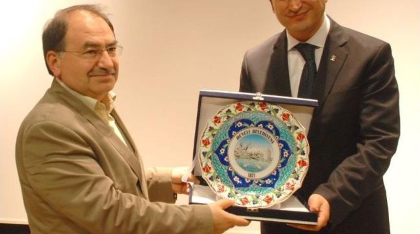 Kayseri B&uuml;y&uuml;kşehir Belediye Başkanı Mehmet &Ouml;zhaseki: