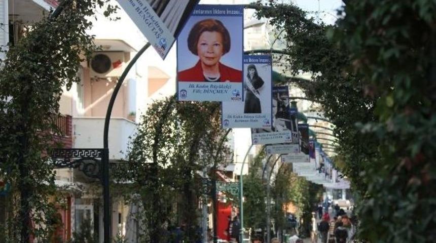 Cumhuriyet D&ouml;neminde G&ouml;revli Olan İlk Kadınların Sergisi A&ccedil;ıldı