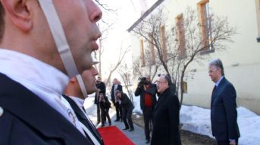 Başbakan Yardımcısı Atalay, Kars'taki Temaslarını S&uuml;rd&uuml;r&uuml;yor