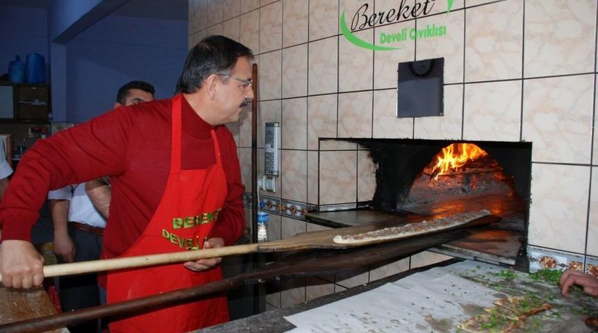 Başkan &Ouml;zhaseki, Develi Ziyaretinde Cıvıklı Pişirdi