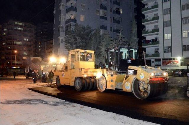 Adana'da Yollar Gece Gündüz Asfaltlanıyor