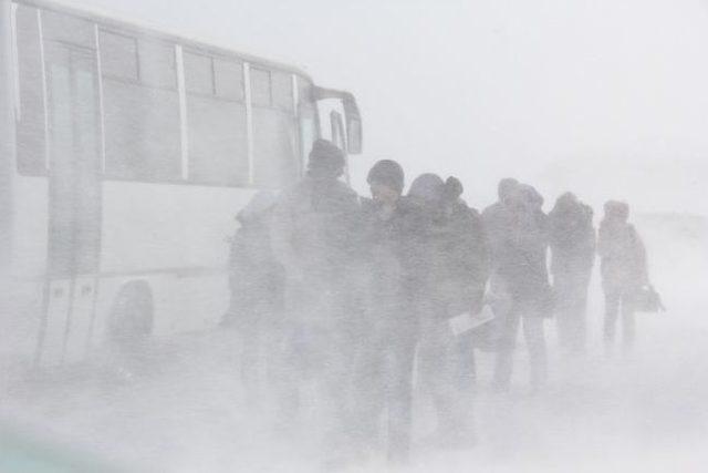 Yoğun Tipi Erzurum’da Hayatı Felç Etti