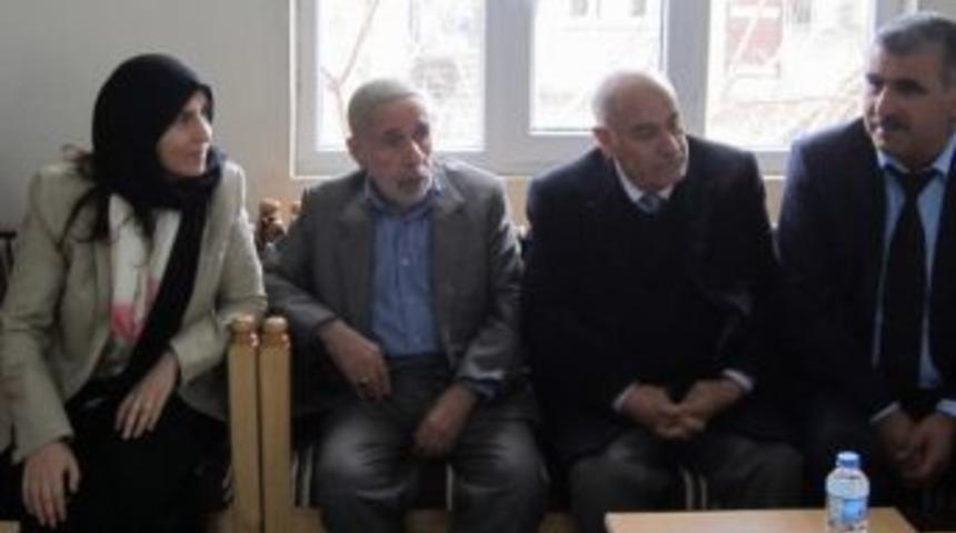 Ak Parti Milletvekili Mine L&ouml;k Beyaz Taziye Ziyaretlerinde