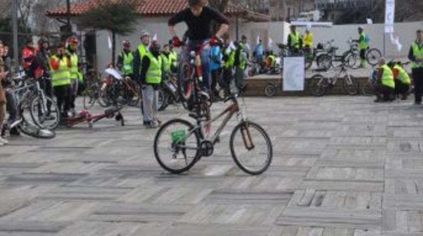 Sağlıklı Yaşam I&ccedil;in Pedal &Ccedil;evirdiler