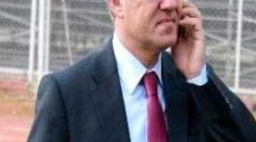 Belediye Başkanının Arabası Kurşunlandı