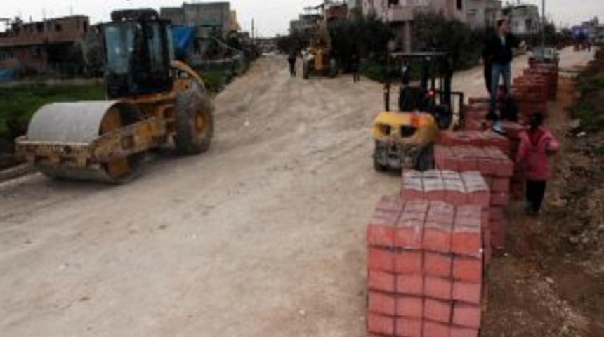 Sarı&ccedil;am'da Yol Yapım &Ccedil;alışmaları