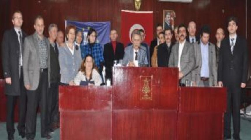 K&uuml;tahya Belediye Meclisi &Uuml;yeleri: "başkanımız Bazı &Ccedil;evrelerce İtibarsızlaştırılmaya &Ccedil;alışılıyor"