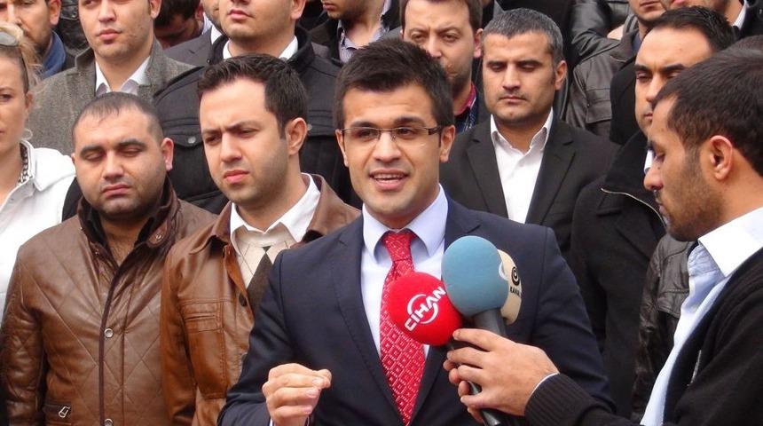 "&Ccedil;evik Bir'in Adı, Demokrasinin Beşiği İzmir'den Silinsin"