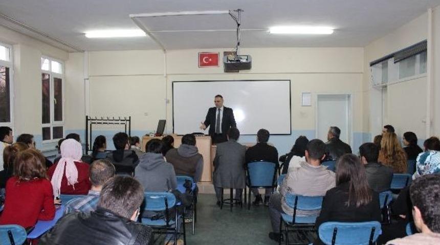 Baro Başkanı Sakarya Meslek Y&uuml;ksekokulunda Seminer Verdi