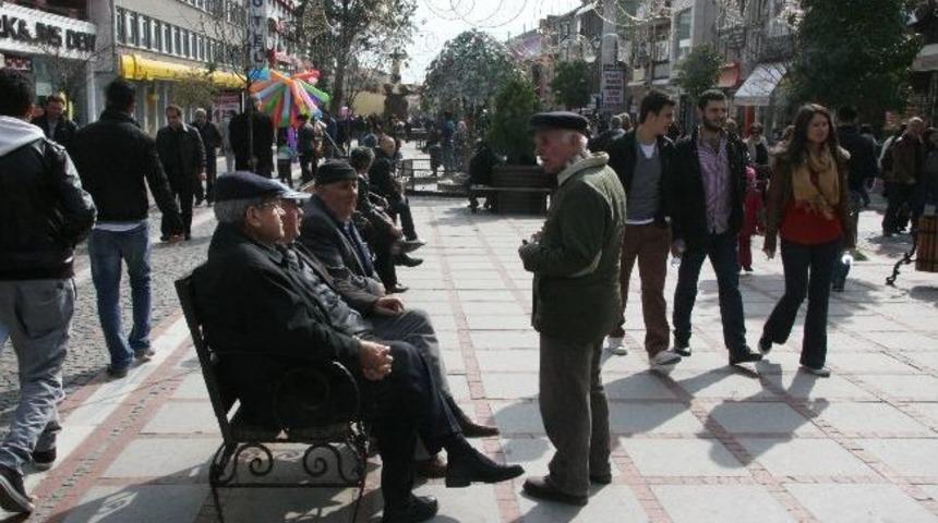 Bahar Havası Edirnelileri Sokağa D&ouml;kt&uuml;