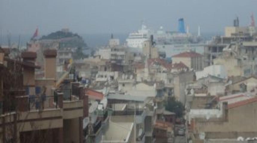 Kuşadası, Sezonun Ilk Turist Gemisini Elektriksiz Karşıladı