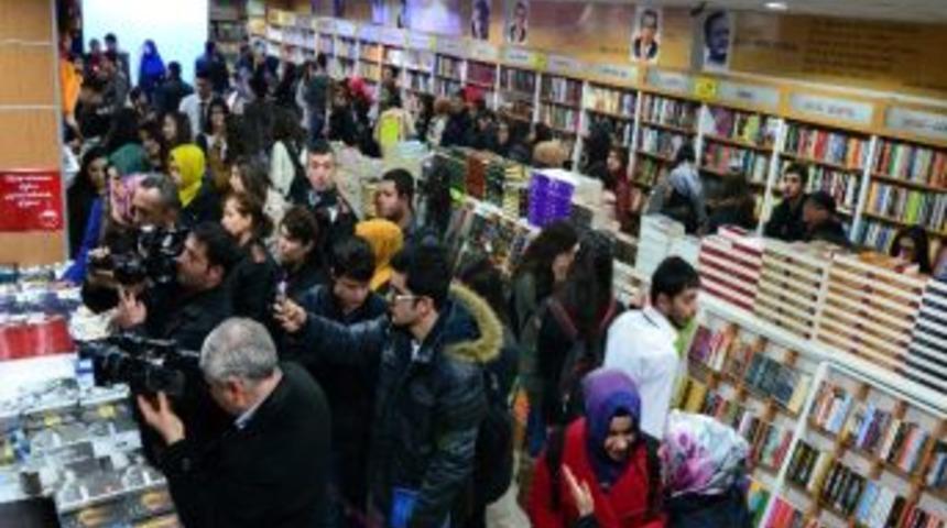 Deniz Kitap Fuarı İl&ccedil;elerde Devam Edecek