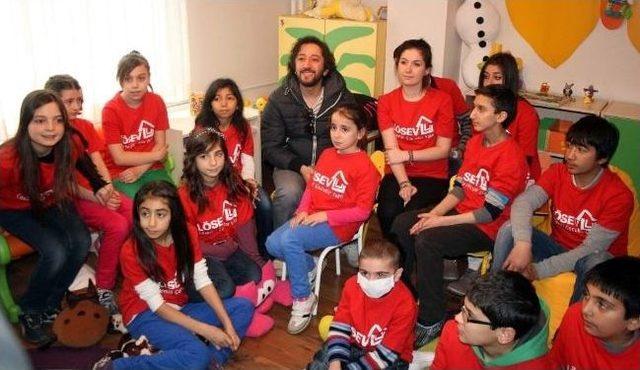 Sanat&ccedil;ı Fettah Can, L&ouml;sev de &Ccedil;ocuklarla Eğlendi 2