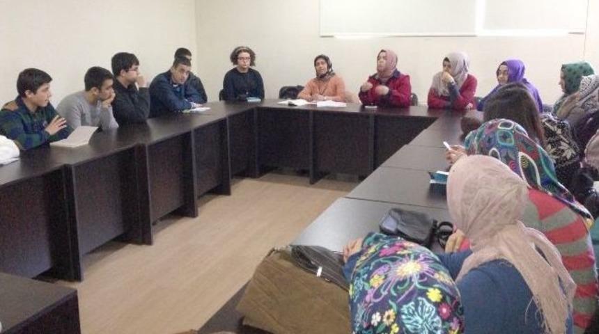 &Ccedil;orum Dil Ve Edebiyat Derneği&rsquo;nden, &ldquo;&ouml;ğrenciler Okuyor&rdquo; Projesi