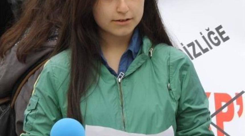 Devrimci Liseliler (dev-lis) Eğitim Sistemini Protesto Etti