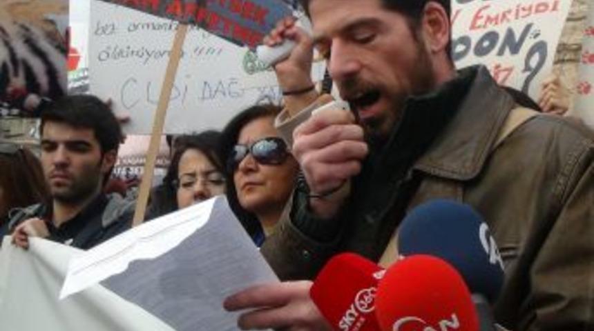 Hayvanseverler, TBMM'de Bekleyen Yasaların Geri &Ccedil;ekilmesi I&ccedil;in Eylem Yaptı