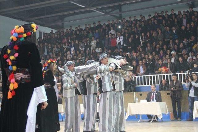 Hakkari’de Kulüpler Arası Halk Oyunları Yarışması