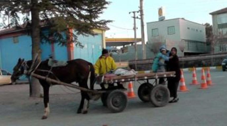 Ambulans Yerine At Arabasıyla Taşıdı