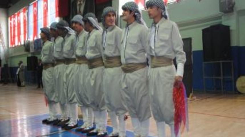 Hakkari'de Halk Oyunları Yarışması D&uuml;zenlendi