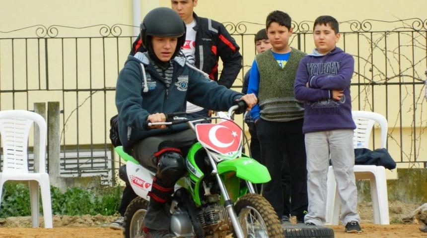 &Ouml;demiş'te &Ccedil;ocuklara &Uuml;cretsiz Motosiklet Eğitimi Veriliyor