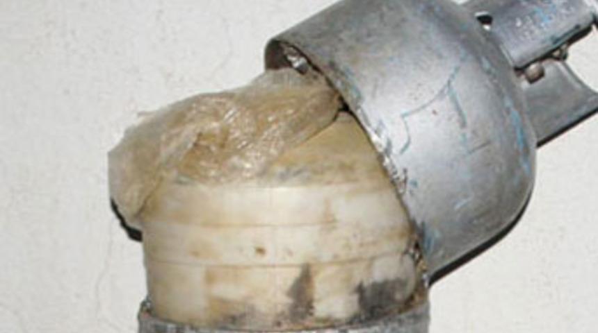 Mutfak t&uuml;p&uuml;nden esrar &ccedil;ıktı