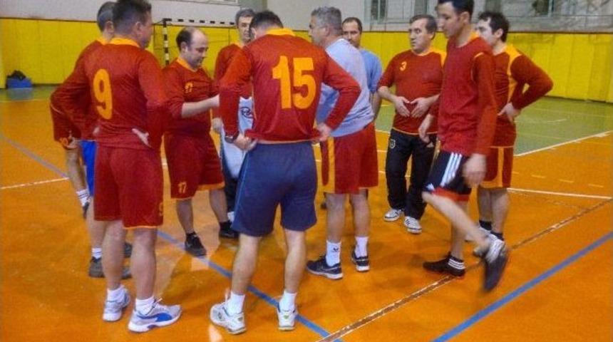 Ayvalıklı &Ouml;ğretmenler Voleybol Turnuvasında Buluştu