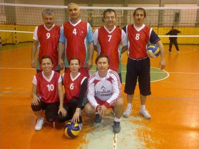 Ayvalıklı Öğretmenler Voleybol Turnuvasında Buluştu