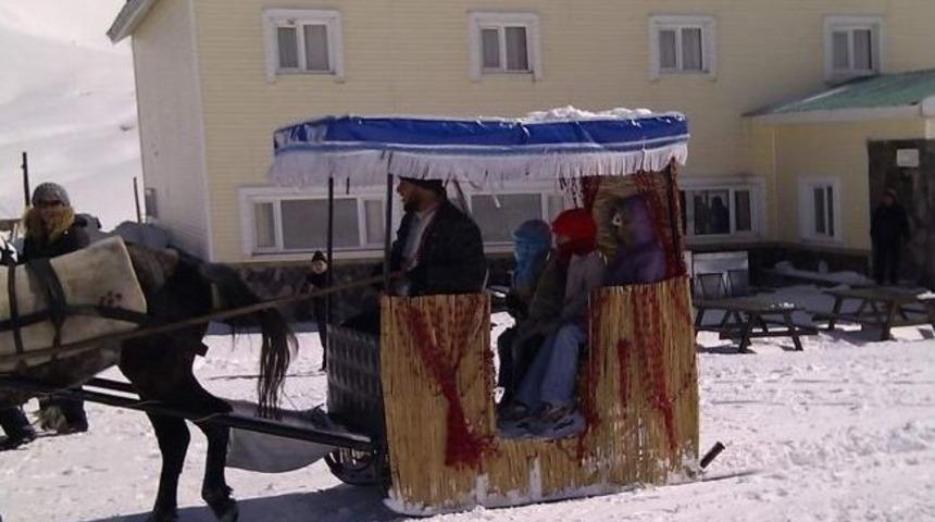 Atlı Kızak Keyfine Yoğun İlgi