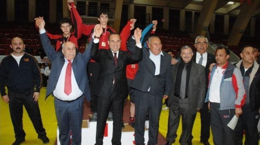 Yıldızlar Serbest G&uuml;reş Gruplar T&uuml;rkiye Şampiyonası Sona Erdi